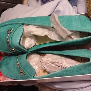 Light green suede IM Annie shoes size 10 W